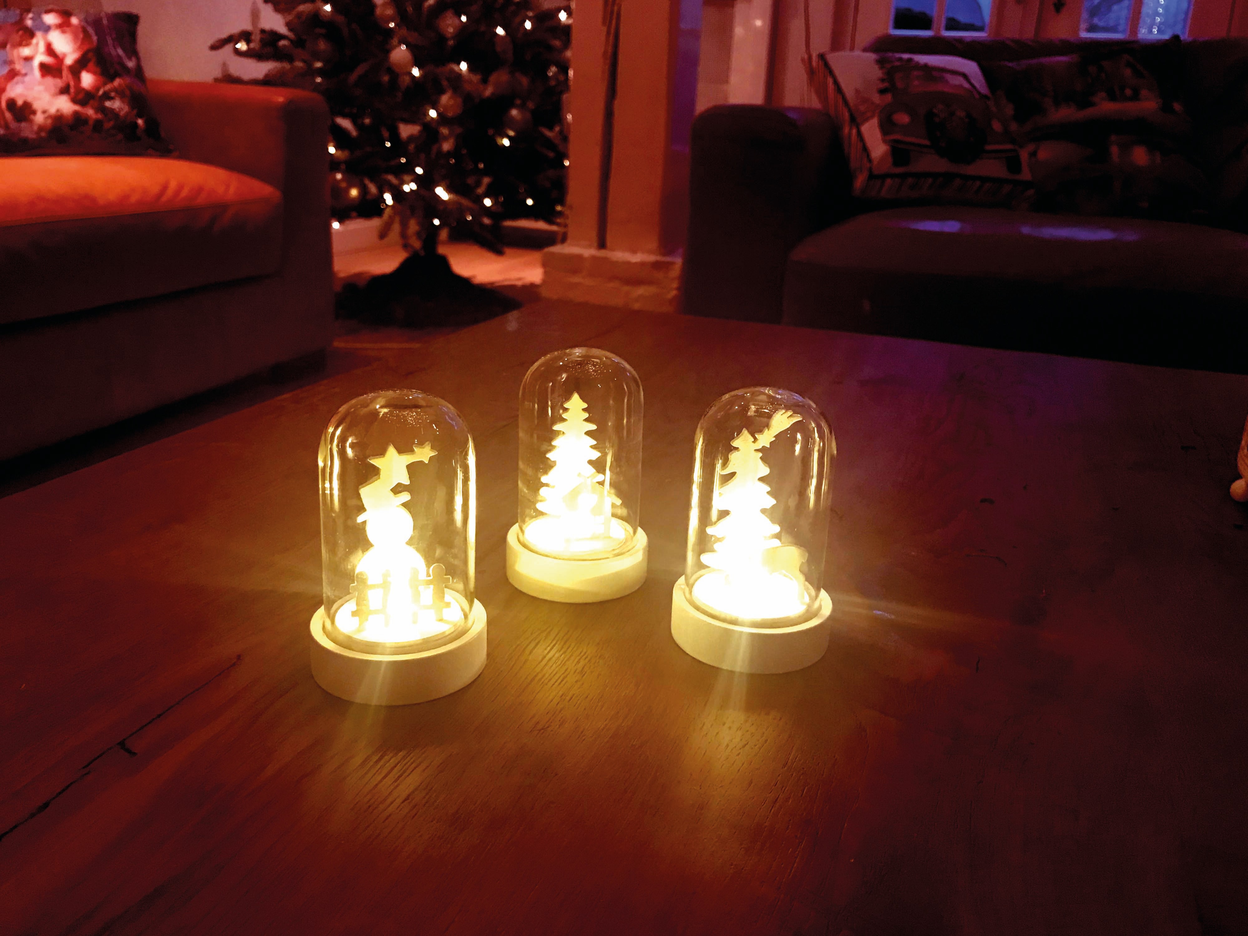 GRUNDIG Weihnachtskuppel-Set 3 Stück, LED-Beleuchtung, Batteriebetrieb