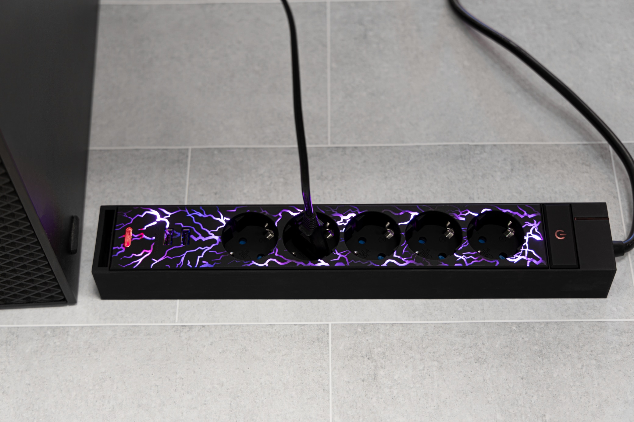 REV Steckdosenleiste Gamer, 5-fach, 2x USB, 1,4 m Kabel, schwarz