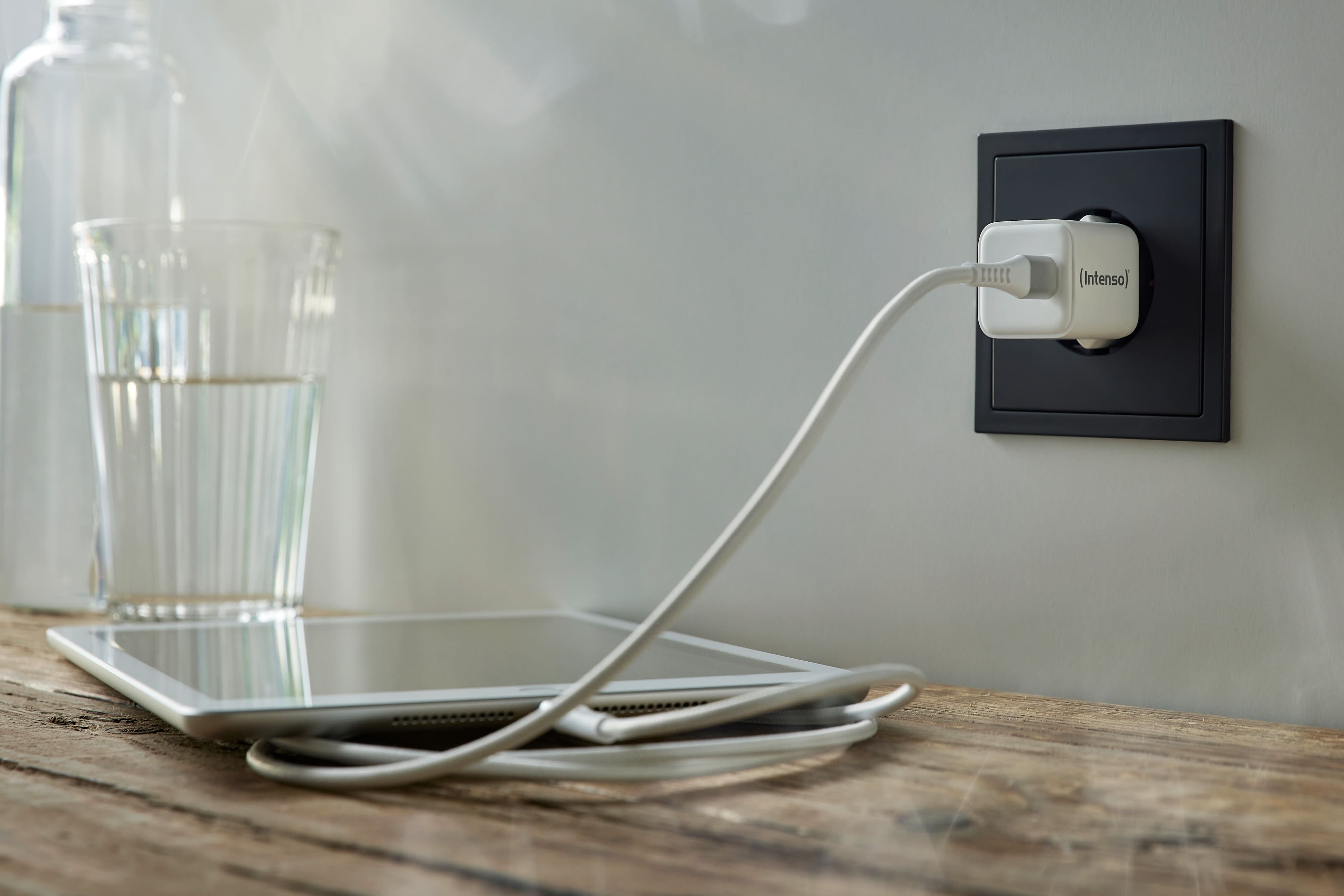 INTENSO USB-Ladegerät W30C, 1 x USB-C, 30 Watt 