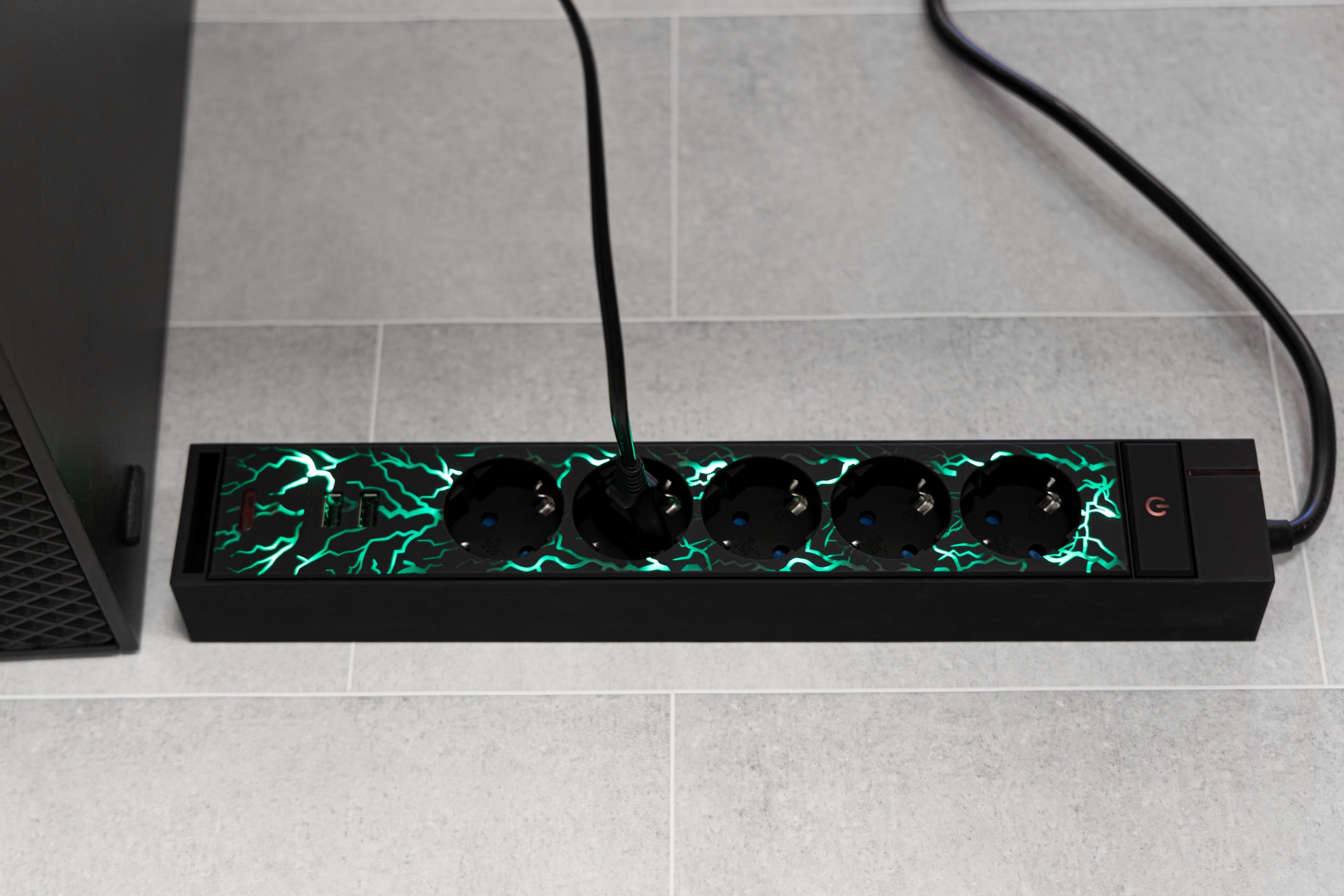 REV Steckdosenleiste Gamer, 5-fach, 2x USB, 1,4 m Kabel, schwarz