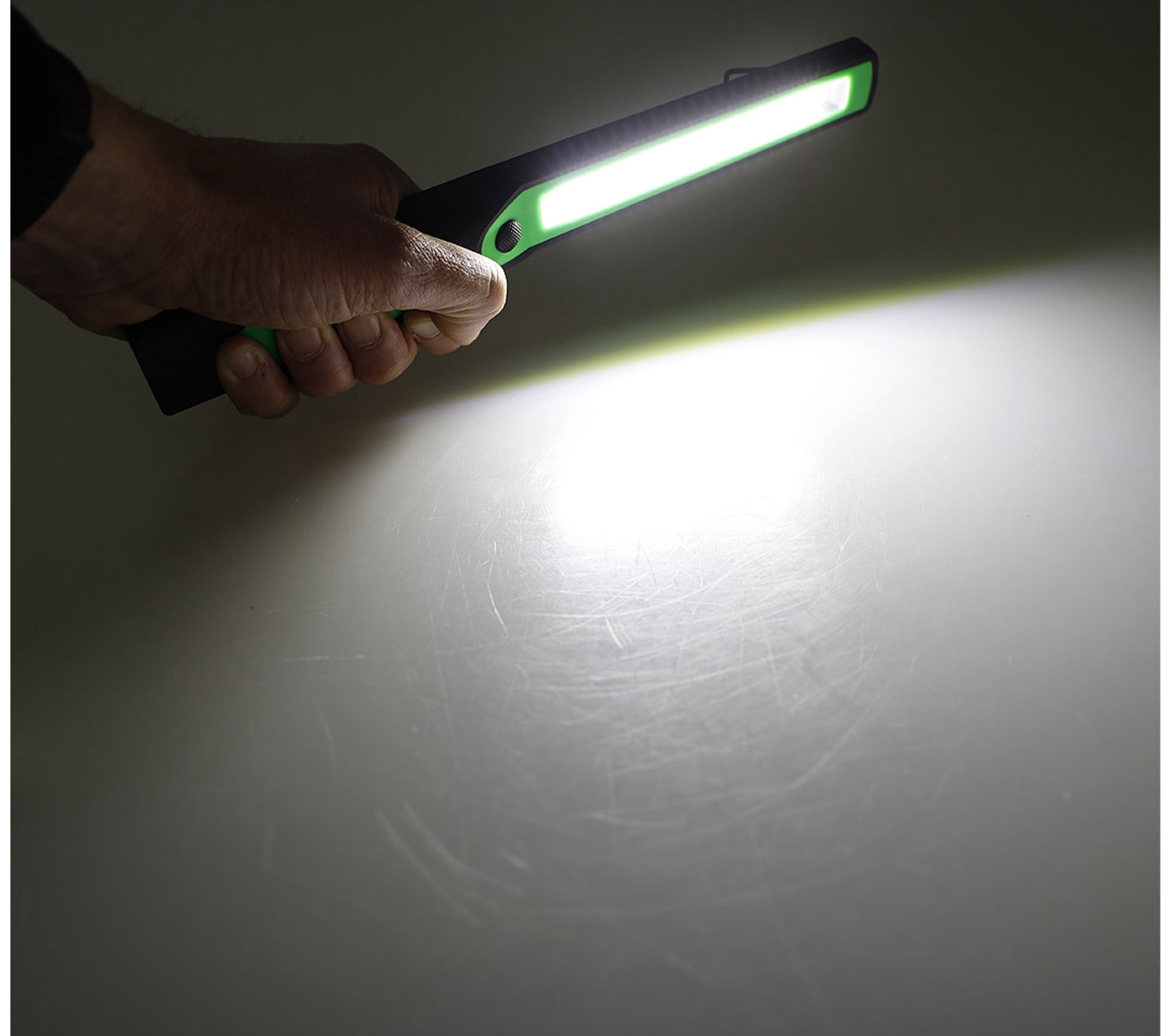 CHILITEC LED-Taschenlampe CAL-COB 300, 300 lm, Haken, Magnetfuß