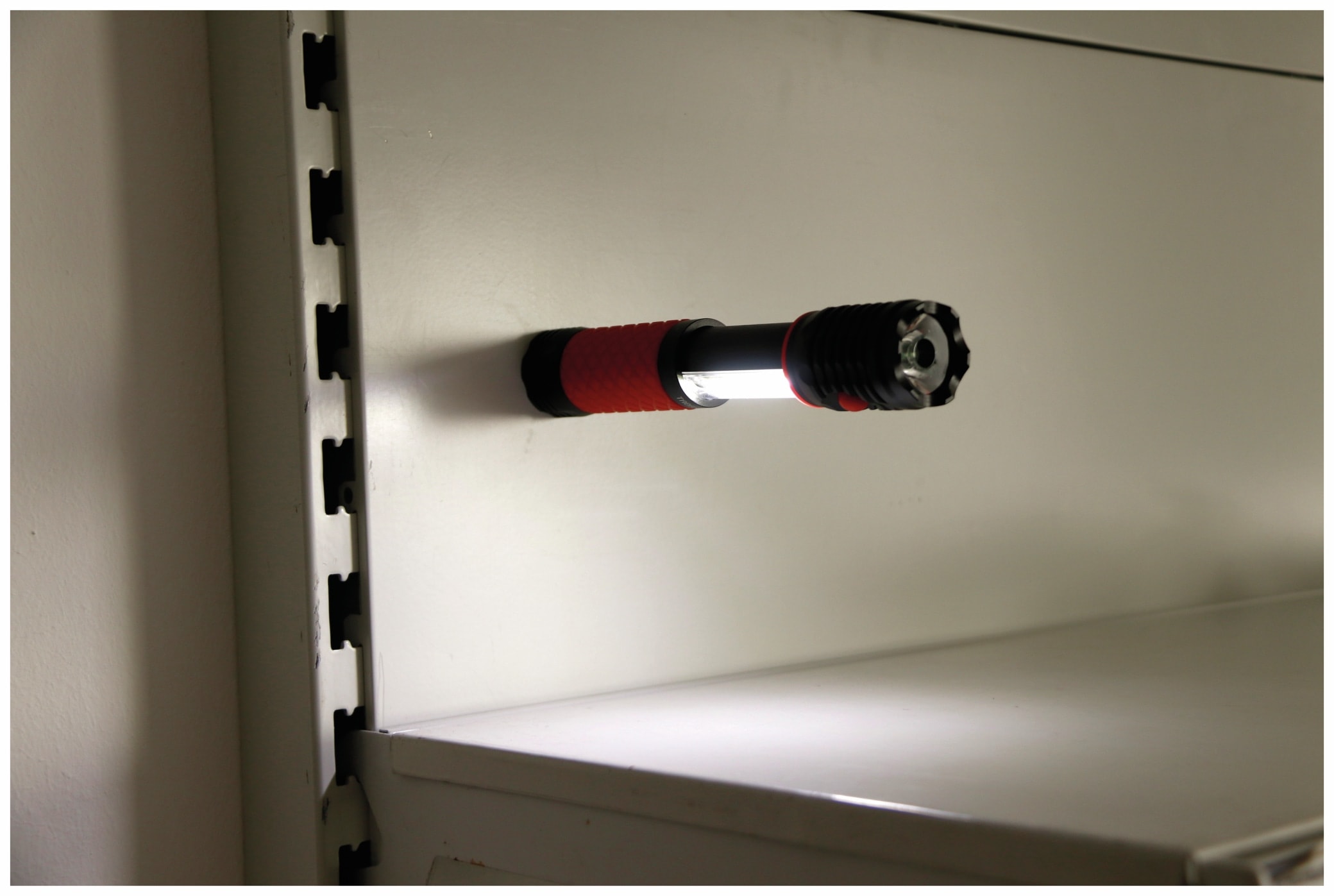 Trebs LED-Arbeitsleuchte, 99772, 3+1 Watt, schwarz/rot